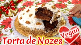 Torta de Nozes Vegana Com Cobertura de Chocolate e Chantilly de Leite de Nozes e Recheio de Passas