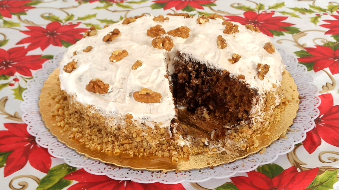 Torta de Nozes, Passas, Chocolate e Chantilly Vegana Cortada KatiaVegana
