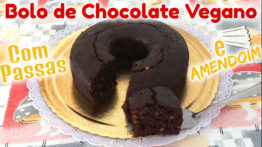 Bolo de Chocolate Vegano com Passas e Amendoim Delicioso Fofinho e Sem Lactose